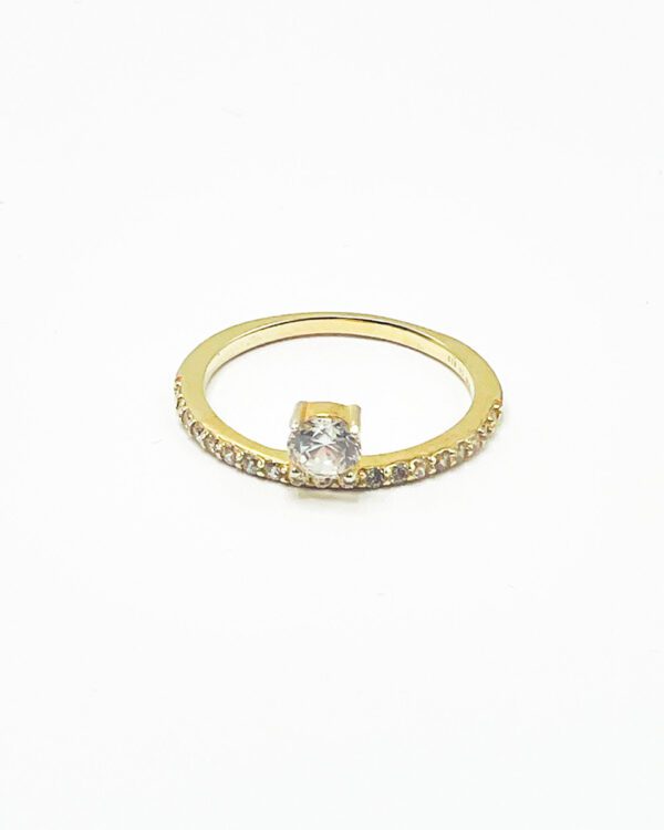 Anillo de plata bañada en oro con piedras Caba