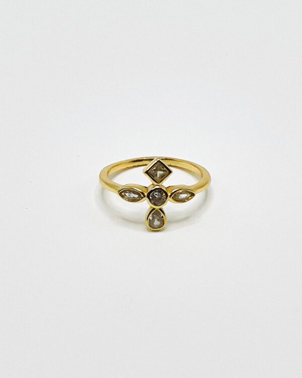 Anillo de plata bañada en oro con piedras Cruz